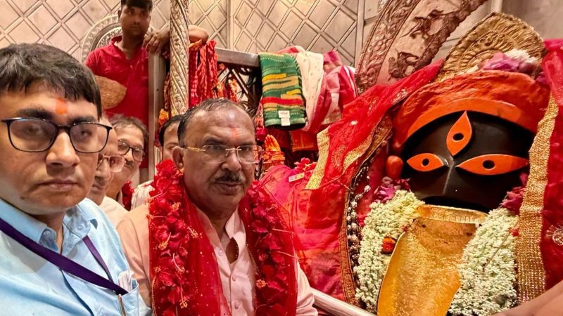 स्पीकर देवनानी ने कोलकाता के ऎतिहासिक कालीघाट मंदिर में किए माँ काली के दर्शन-पूजन