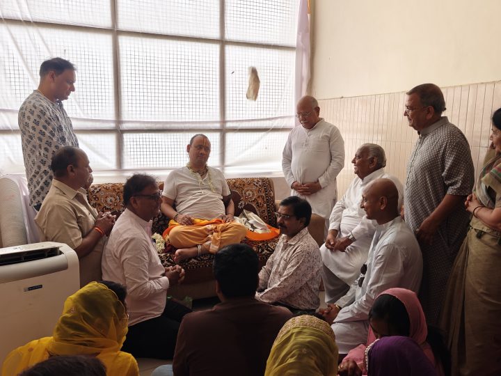 अंतर्राष्ट्रीय वैश्य महासम्मेलन के प्रतिनिधि मंडल ने राधा कृष्ण महाराज को अजमेर में श्री राम कथा करने हेतु निमंत्रण दिया