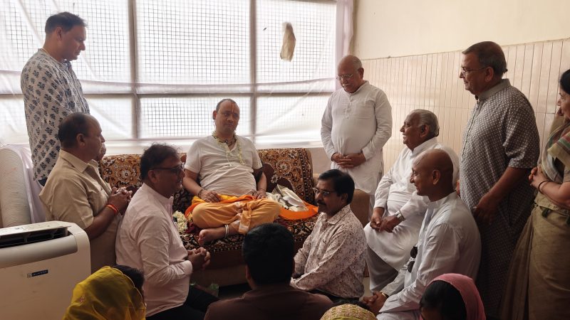 अंतर्राष्ट्रीय वैश्य महासम्मेलन के प्रतिनिधि मंडल ने राधा कृष्ण महाराज को अजमेर में श्री राम कथा करने हेतु निमंत्रण दिया