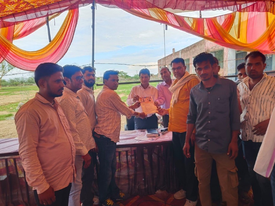ग्राम पंचायत डबरेला में आयोजित शिविर के दौरान लगभग 60 वर्षों से लंबित भूमि विवाद का आपसी सहमति से समाधान कर न केवल राजस्व संबंधी समस्या का स्थायी निस्तारण किया गया,