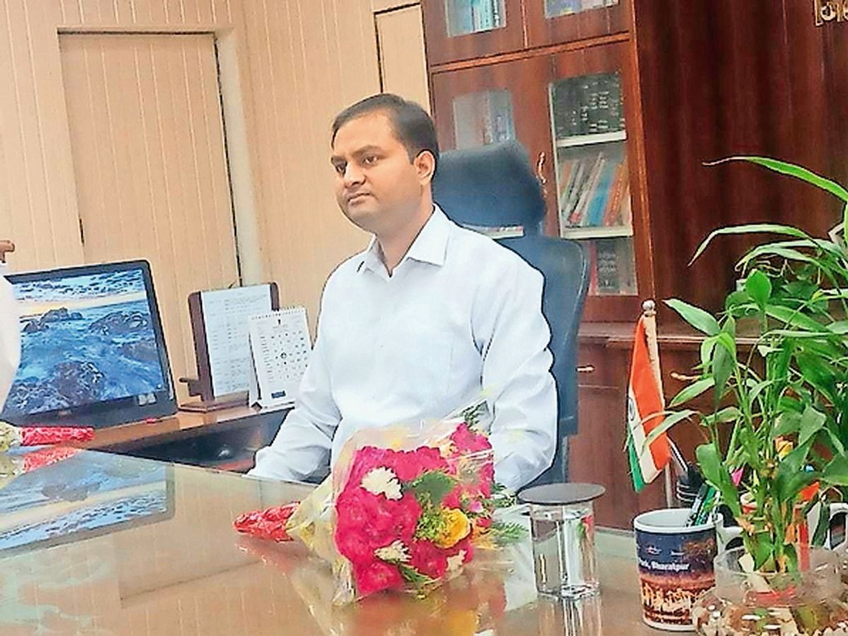 प्रधानमंत्री फसल बीमा योजना के मुआवजे की बकाया राशि शेष किसानों को मिलना सुनिश्चित करने के लिए जिला कलक्टर श्री लोक बन्धु ने मंगलवार को कृषि बीमा कम्पनियों के प्रतिनिधियों के साथ बैठक लेकर आवश्यक निर्देश प्रदान किए।