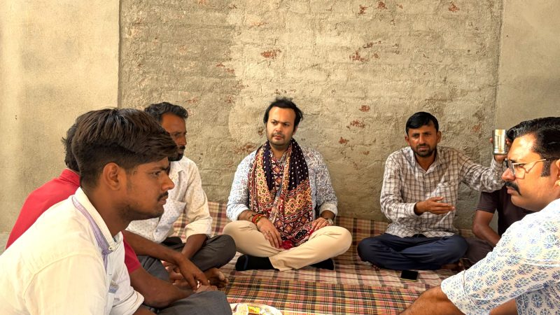 कुशायता, बिसुदनी व गोरधा में शोकाकुल बैठकों में शामिल हुए युवा नेता सागर शर्मा, परिजनों को बंधाया ढांढस