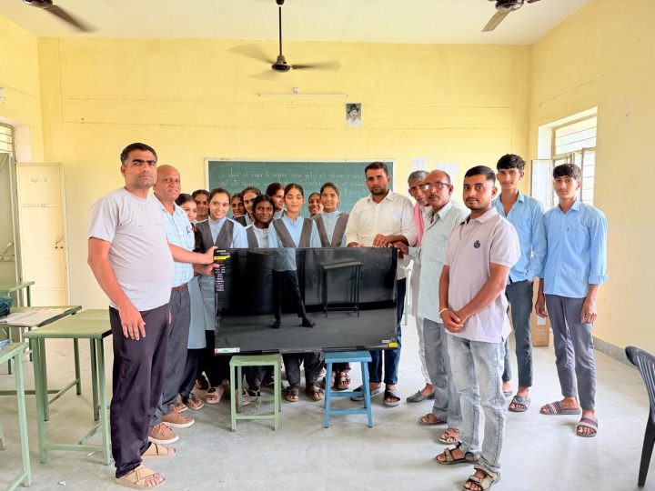 सरपंच धनराज जाट ने भेंट की बड़ी एलईडी, विद्यार्थियों को मिलेगा स्मार्ट शिक्षा का लाभकाचरिया।
