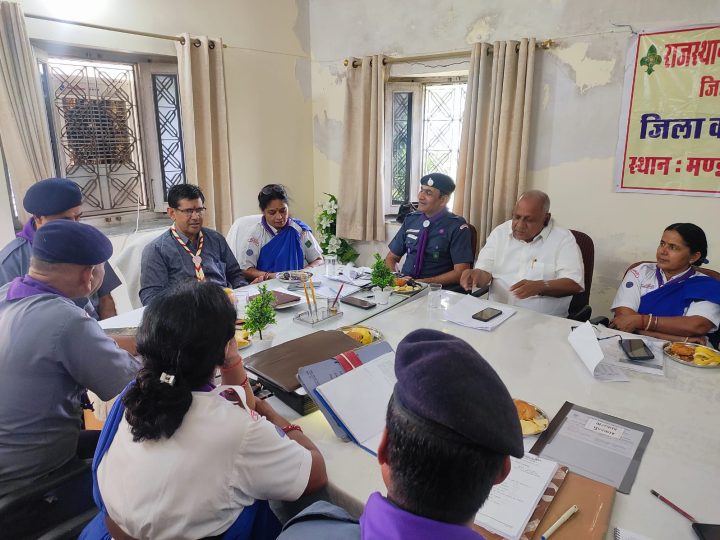 तोपदड़ा अजमेर पर स्काउट गाइड जिला कार्यकारणी समिति बैठक आयोजित की गई। बैठक की अध्यक्षता गोविन्द नारायण शर्मा जिला मुख्य आयुक्त ने की।
