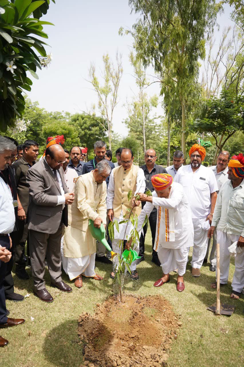 कृषि अनुसंधान का लाभ अंतिम पंक्ति के किसान तक पहुँचाना सरकार की प्राथमिकता : भागीरथ चौधरी