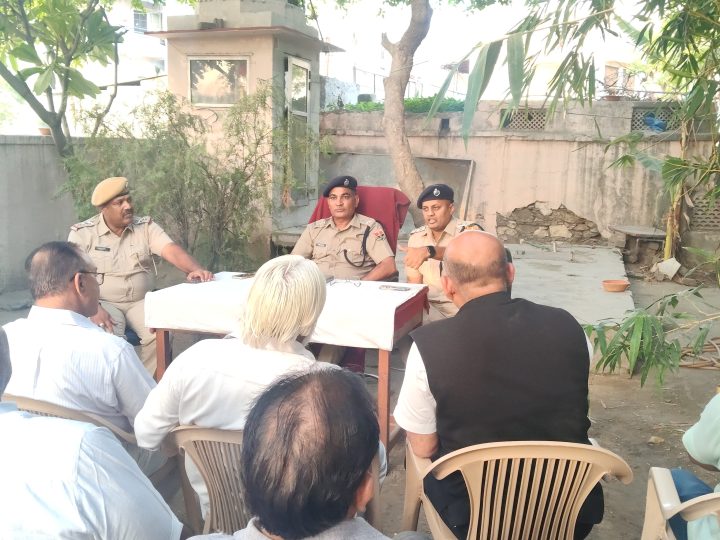 सीएलजी बैठक में सुरक्षा व शांति पर मंथनएएसपी राजेश कुमार व डीएसपी कृष्ण कुमार यादव की मौजूदगी में हुई बैठक