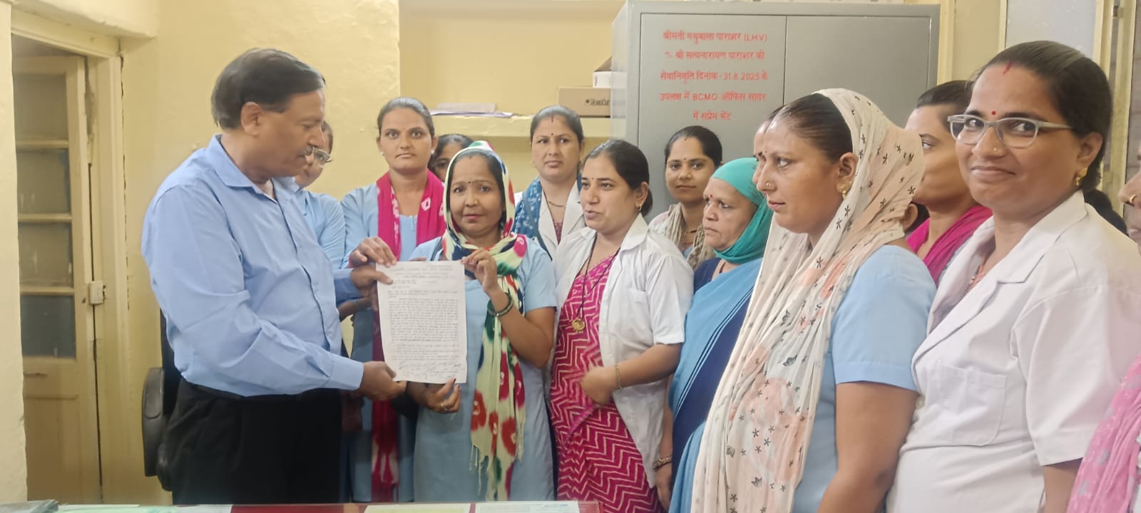 सावर ब्लॉक की एएनएम ने विभिन्न मांगों को लेकर बीसीएमओ को सौंपा ज्ञापन