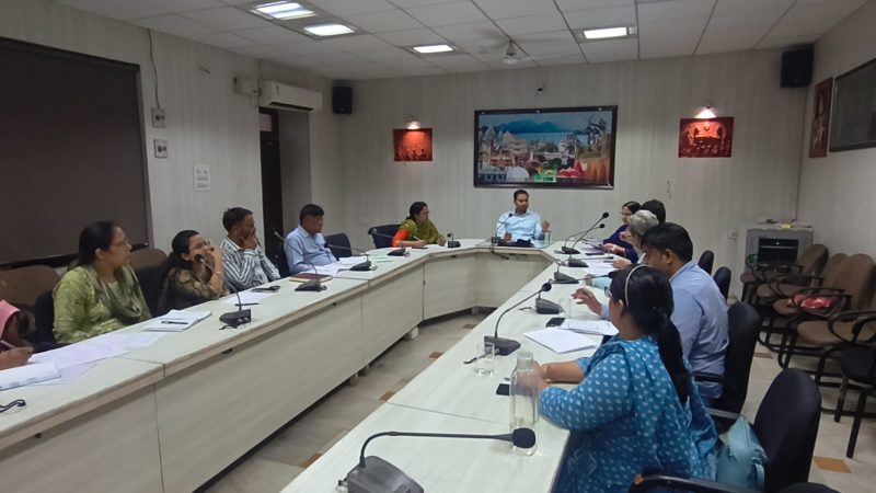 अजमेर को नशा मुक्त बनाने पर जोर, जिला कलक्टर ने सख्त कार्रवाई और जनजागरूकता के दिए निर्देश