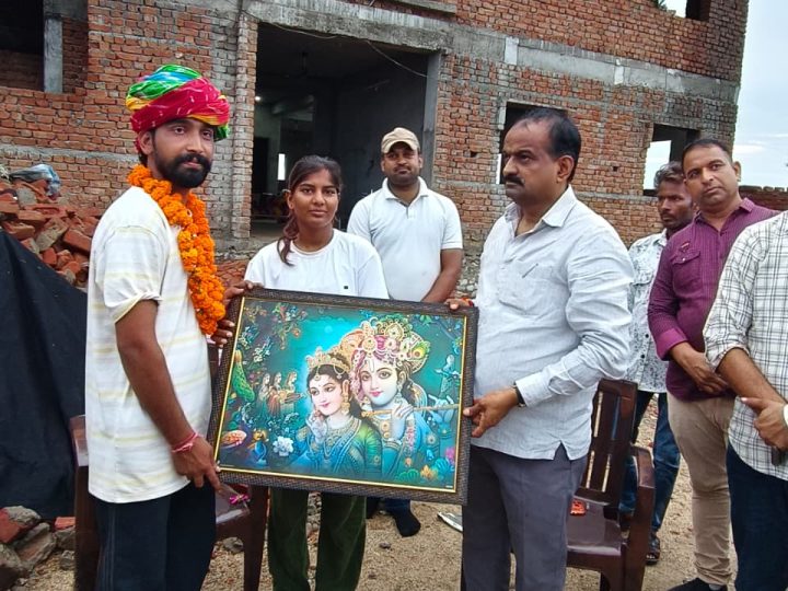 विधायक शत्रुघ्न गौतम ने दिव्यांग एवं जरूरतमंद लोगों के बीच मनाया जन्मदिन, ₹1.51 लाख की सहायता राशि दी