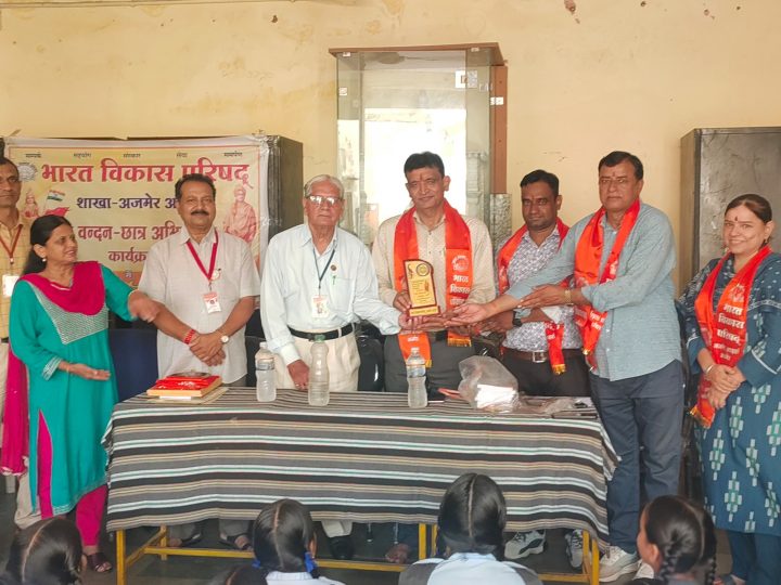 राजकीय उच्च माध्यमिक विद्यालय कल्याणीपुरा में गुरु वंदन-छात्र अभिनंदन कार्यक्रम आयोजित