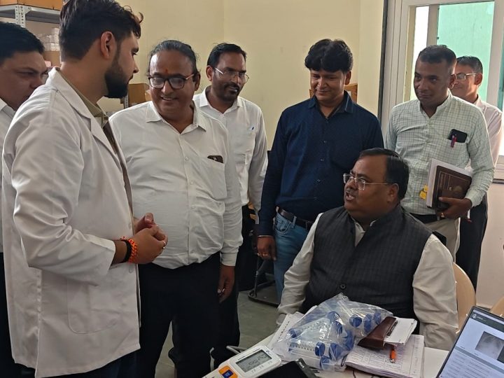 जिला एवं सेशन कोर्ट परिसर में आयोजित हुआ टीबी मुक्त भारत अभियान के अन्तर्गत आयुष्मान आरोग्य शिविर