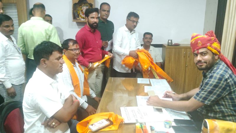 खमनोर पंचायत समिति के नए विकास अधिकारी बने अर्जुन सिंह, संभाला पदभार