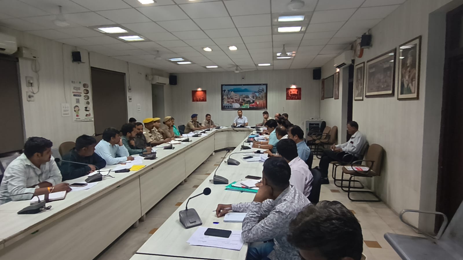 जिला सड़क सुरक्षा समिति की बैठक आयोजित जिला कलेक्टर लोकबंधु ने दिये आवश्यक दिशा निर्देश