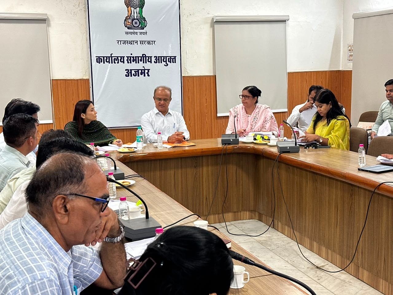 पंचायत समितियों भिनाय, लाडनूं, टोंक, मालपुरा, डीडवाना एवं डेगाना तथा कृषि उपज मंडी समिति मालपुरा सहित विभिन्न संस्थाओं से संबंधित अंकेक्षण आक्षेपों एवं वसूली प्रकरणों की समीक्षा कर नवीनतम स्थिति पर