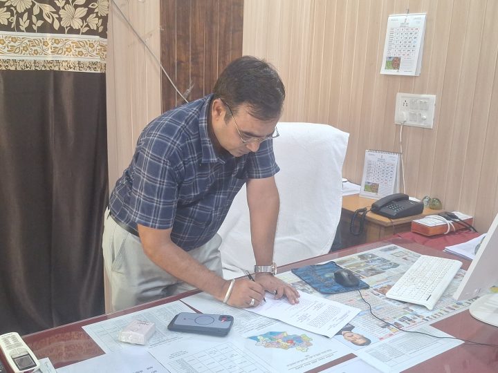 नव नियुक्त विकास अधिकारी सुनील वर्मा ने पंचायत समिति भिनाय मे पदभार ग्रहण किया