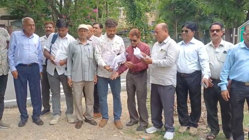 पत्रकार गोपाल लाल माली से मारपीट मामले में निष्पक्ष जांच की मांग, माली सेना महासभा ने पुलिस महानिरीक्षक को सौंपा ज्ञापन