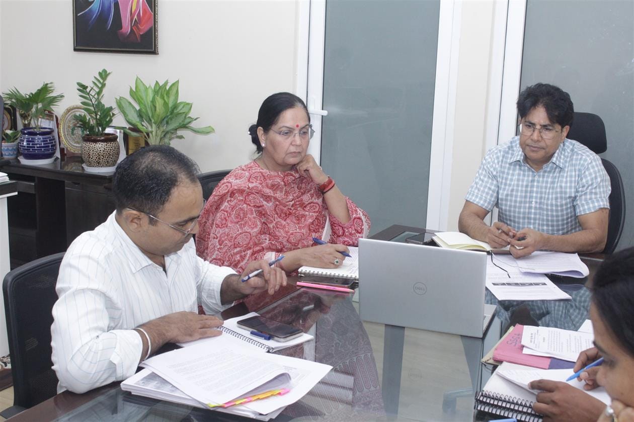 शिक्षा विभाग: सुरक्षा से समझौता नहीं, खुले में बच्चों को न बैठाएं — एसीएस— एक्शन मोड में शिक्षा विभाग, जर्जर भवनों को तत्काल गिराने के सख्त निर्देश