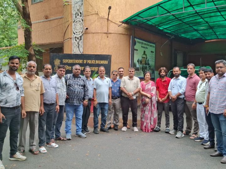 फर्जी पत्रकारों पर कार्रवाई की मांग को लेकर प्रेस क्लब का प्रदर्शन, कलक्टर-एसपी को सौंपा ज्ञापन
