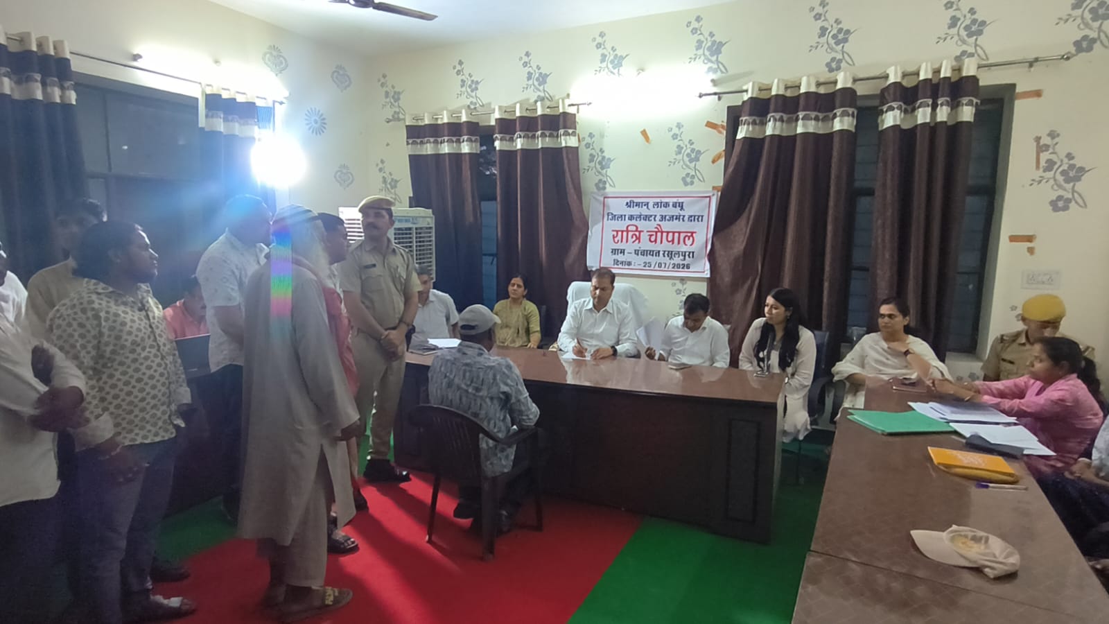 जिला कलक्टर ने रसूलपुरा में रात्रि चौपाल लगाकर सुनी ग्रामीणों की समस्याएं