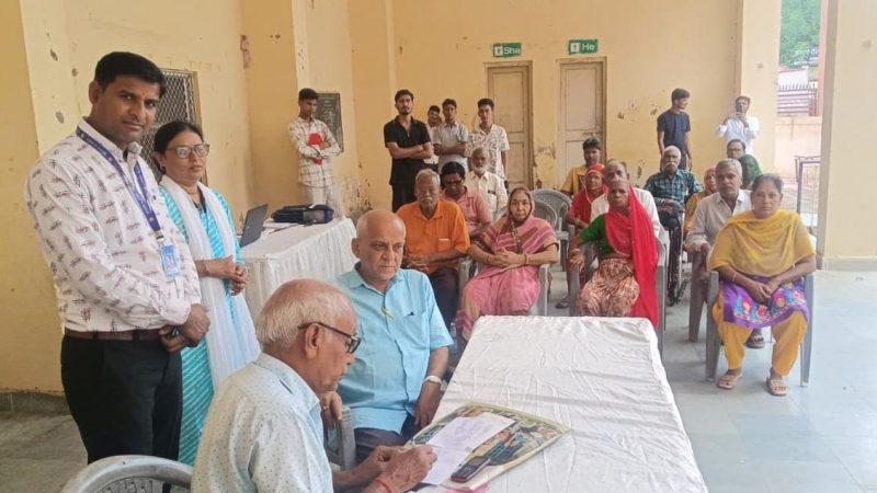 भगवान महावीर विकलांग सहायता समिति, जयपुर की अजमेर शाखा की ओर से दिव्यांगजनों को सहायक उपकरण उपलब्ध कराने के उद्देश्य से सूचना केंद्र परिसर में