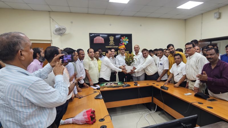 130 नवपदोन्नत विकास अधिकारियों ने किया पंचायती राज मंत्री सहित अधिकारियों का सम्मान