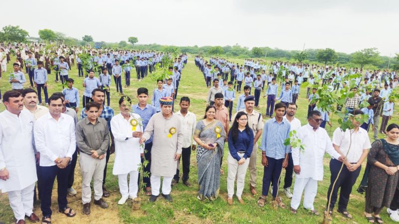 एक दिन में एक लाख पौधारोपण का ऐतिहासिक अभियान सम्पन्नविधानसभा क्षेत्र डेगाना में हुआ सघन वृक्षारोपण, पौधों के संरक्षण का भी लिया संकल्प