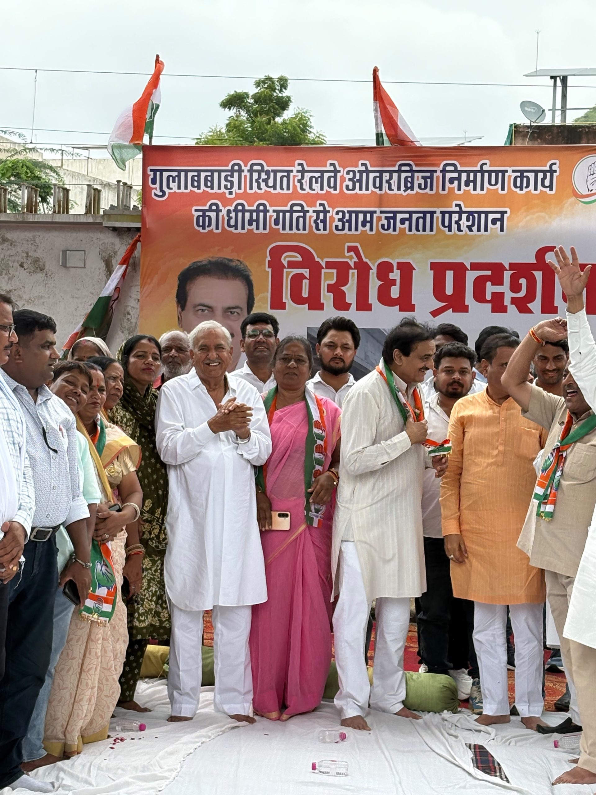 कांग्रेस के धरने का असरः गुलाबबाड़ी आरओबी के काम को मिली गति : चौधरी*”भाजपा सरकार सेल्फ स्टार्ट नहीं, उसे जगाने के लिए कांग्रेस को करना पड़ता है आंदोलन”