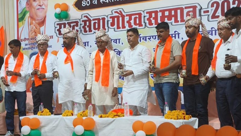अखिल भारत हिन्दू क्रान्ति सेना द्वारा ‘घर-घर गंगाजल अभियान’ का भव्य विमोचन धार्मिक एवं गरिमामय वातावरण में किया गया। कार्यक्रम में संत समाज, सामाजिक कार्यकर्ता, संगठन पदाधिकारी एवं बड़ी संख्या में धर्मप्रेमी उपस्थित रहे।