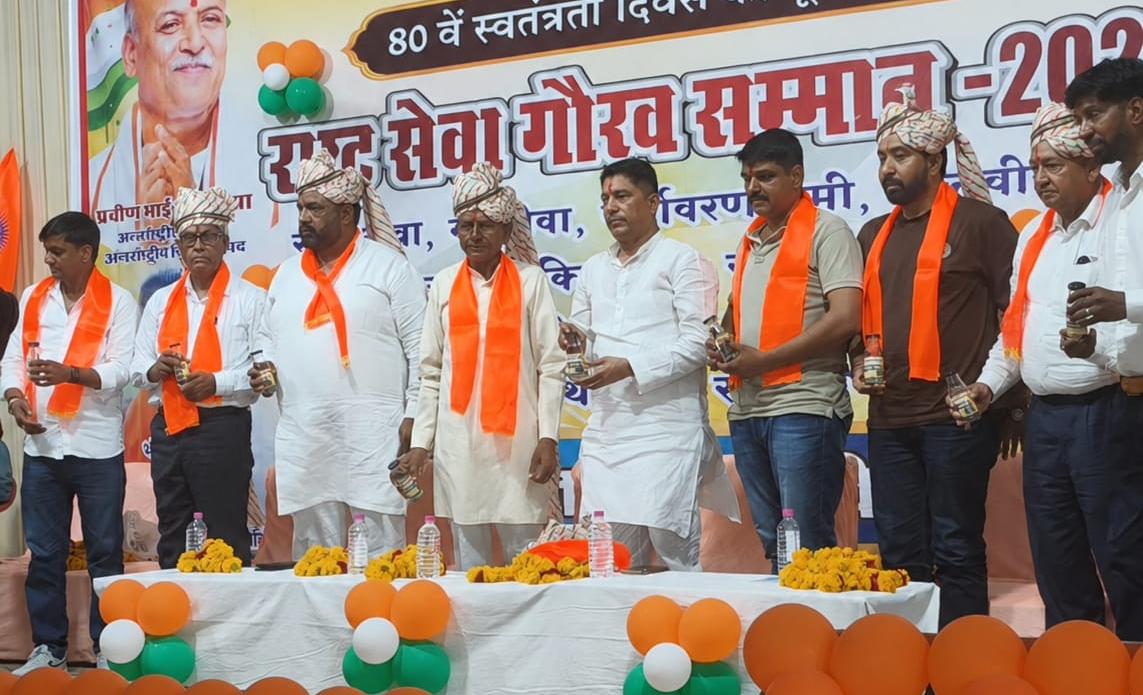 अखिल भारत हिन्दू क्रान्ति सेना द्वारा ‘घर-घर गंगाजल अभियान’ का भव्य विमोचन धार्मिक एवं गरिमामय वातावरण में किया गया। कार्यक्रम में संत समाज, सामाजिक कार्यकर्ता, संगठन पदाधिकारी एवं बड़ी संख्या में धर्मप्रेमी उपस्थित रहे।