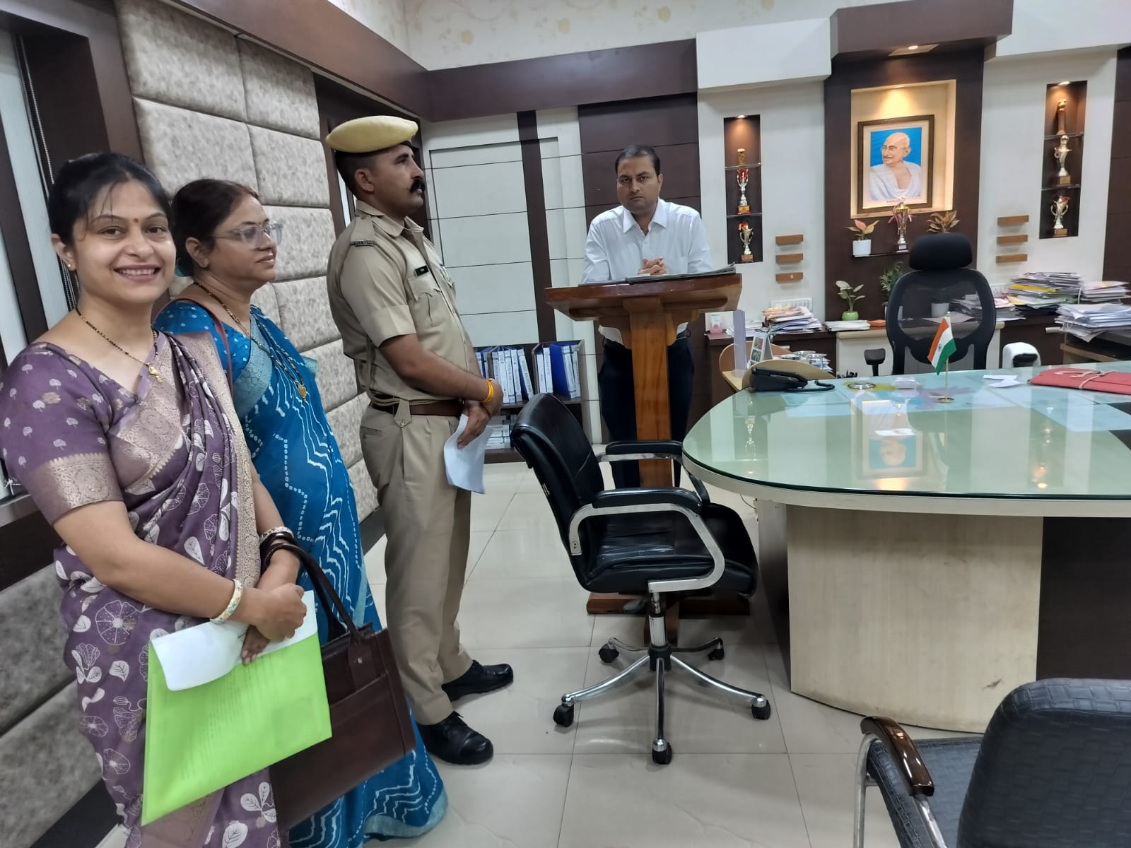राष्ट्रध्वज का अनादर रोकें’ अभियान के अंतर्गत अजमेर में हिन्दू जनजागृति समिति ने प्रशासन एवं विद्यालयों को सौंपे ज्ञापन