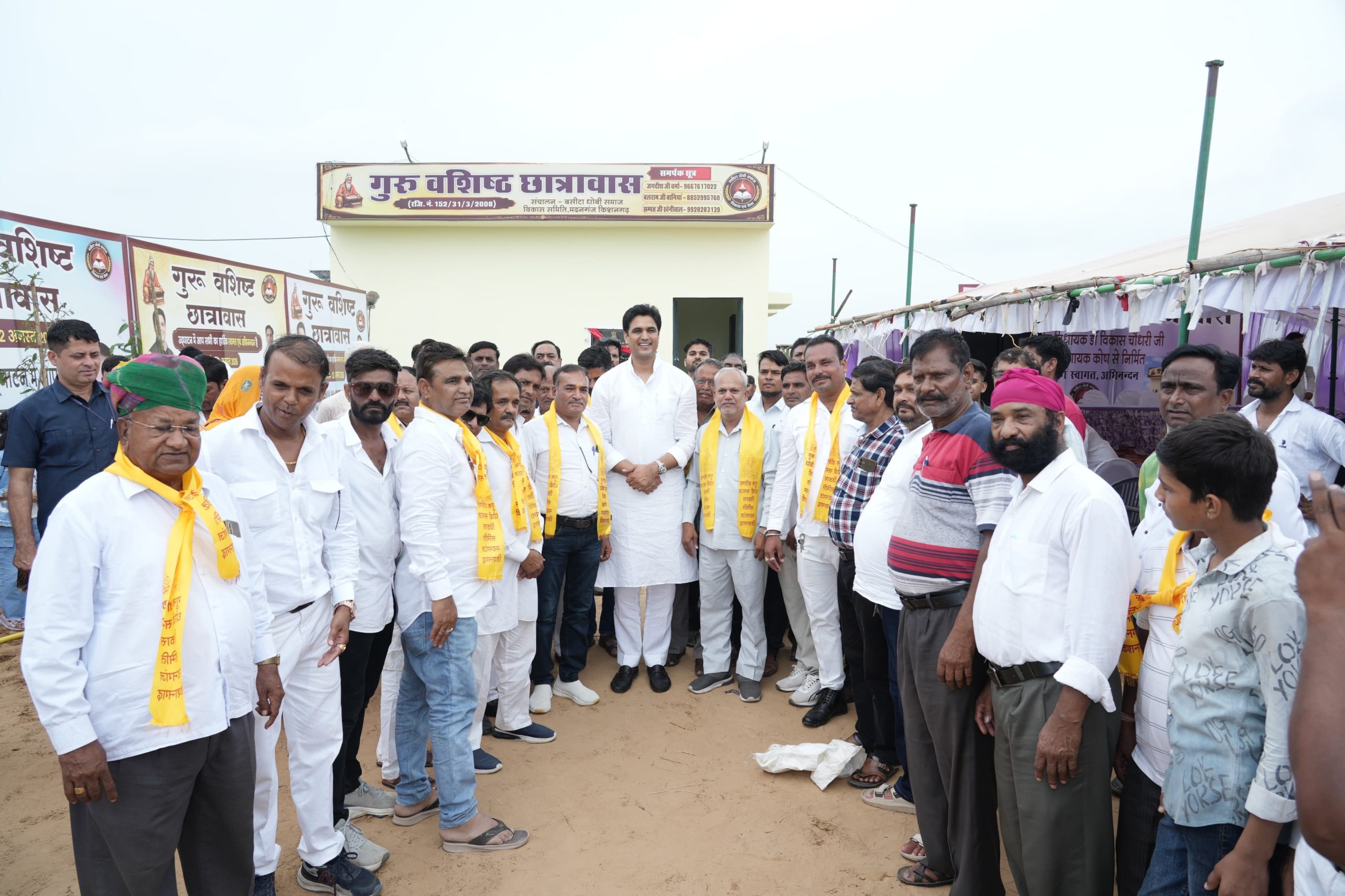 किशनगढ़ विधायक डॉ. विकास चौधरी ने हवाई अड्डे के पास विधायक कोष से निर्मित ‘गुरु वशिष्ठ छात्रावास भवन’ का फीता काटकर किया उद्घाटन, परिसर में किया पौधारोपण..