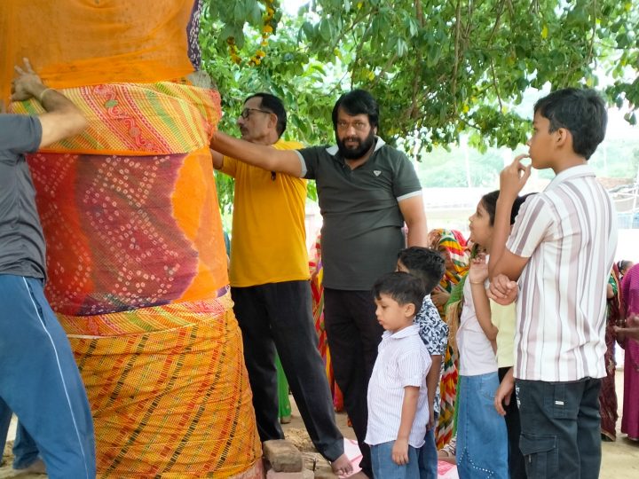 धार्मिक एवं पवित्र आस्था के पर्व हरियाली अमावस्या के अवसर पर राजगढ़ धाम स्थित चक्की वाले बाबा मंदिर में राजा-रानी के कल्पवृक्ष जोड़े की विधिवत पूजा-अर्चना की गई।