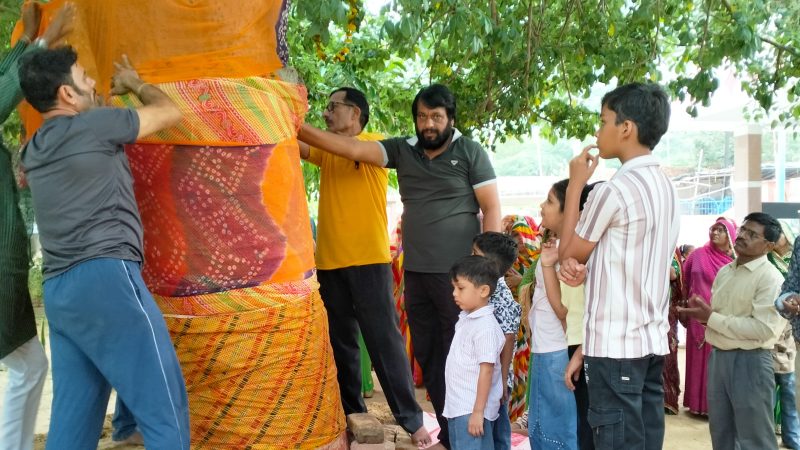 धार्मिक एवं पवित्र आस्था के पर्व हरियाली अमावस्या के अवसर पर राजगढ़ धाम स्थित चक्की वाले बाबा मंदिर में राजा-रानी के कल्पवृक्ष जोड़े की विधिवत पूजा-अर्चना की गई।