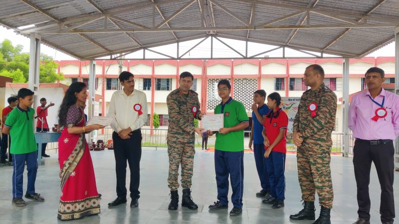 पीएम श्री केंद्रीय विद्यालय नसीराबाद में शान से लहराया तिरंगामार्च पास्ट, देशभक्ति गीतों और सांस्कृतिक प्रस्तुतियों ने बांधा समां, प्रतिभावान विद्यार्थियों का हुआ सम्मान