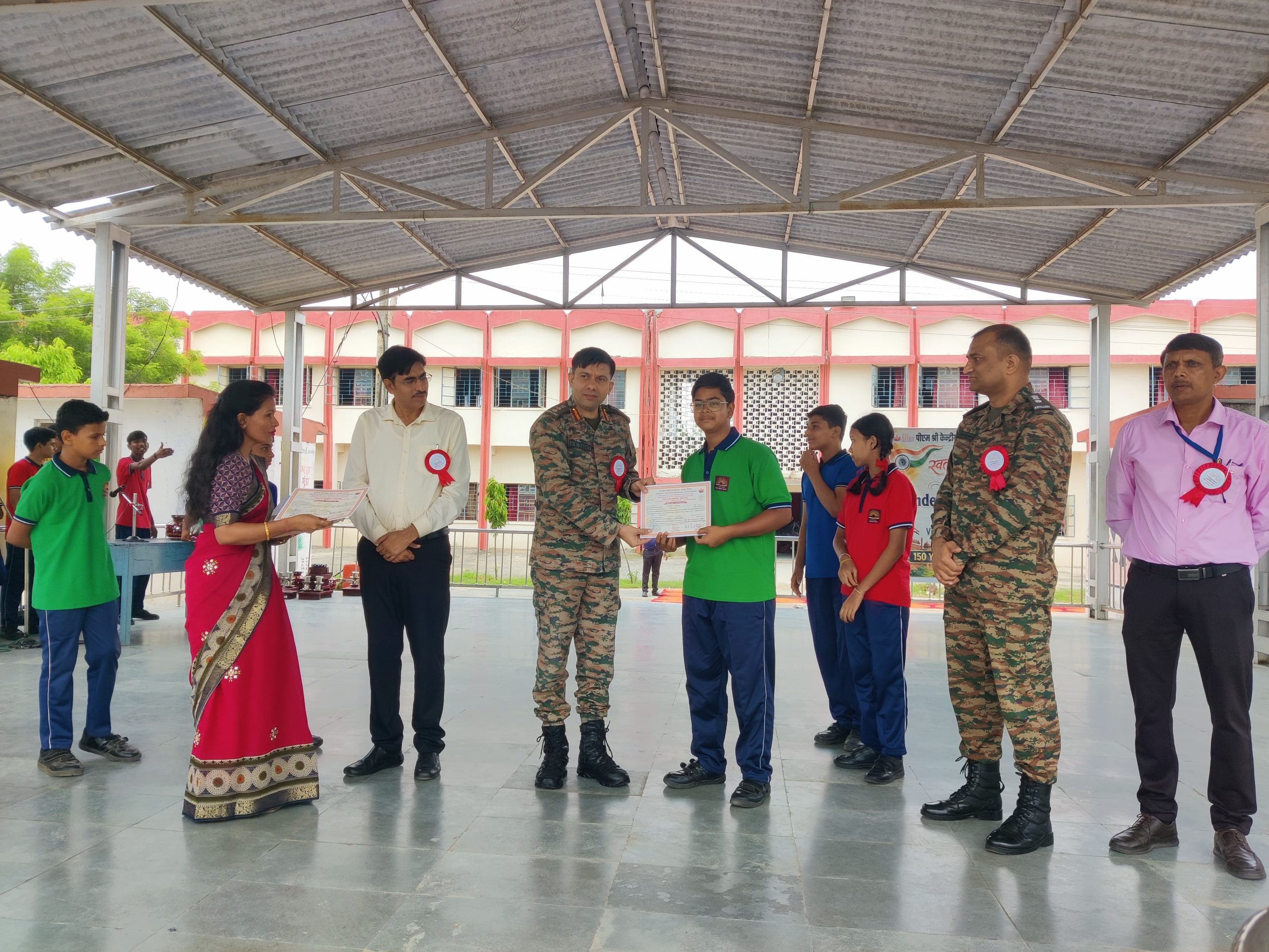 पीएम श्री केंद्रीय विद्यालय नसीराबाद में शान से लहराया तिरंगामार्च पास्ट, देशभक्ति गीतों और सांस्कृतिक प्रस्तुतियों ने बांधा समां, प्रतिभावान विद्यार्थियों का हुआ सम्मान