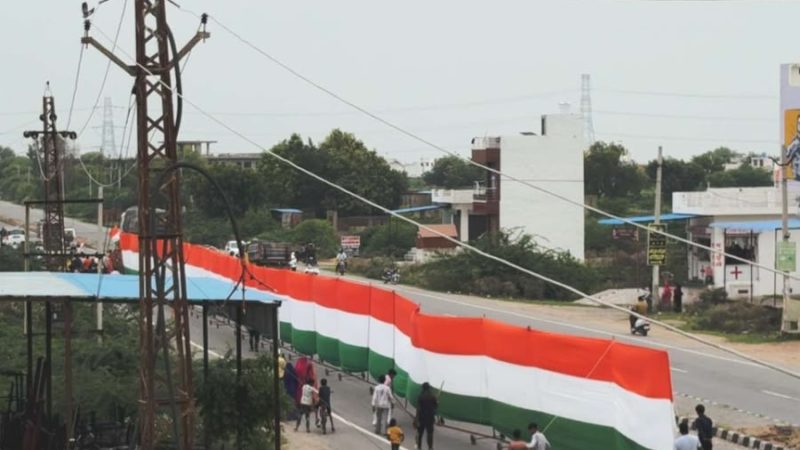 301 फीट तिरंगे ने नसीराबाद में जगाया राष्ट्रभक्ति का जज्बापुष्कर से पहुंची बाबू मेहरा की तिरंगा कांवड़ यात्रा, न्यू महाकालेश्वर मंदिर में हुआ भव्य धार्मिक आयोजन