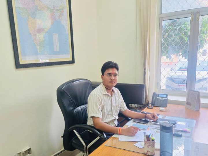 अभिषेक शर्मा ने सहायक आयुक्त पंचायती राज विभाग- जयपुर मे पदभार ग्रहण किया