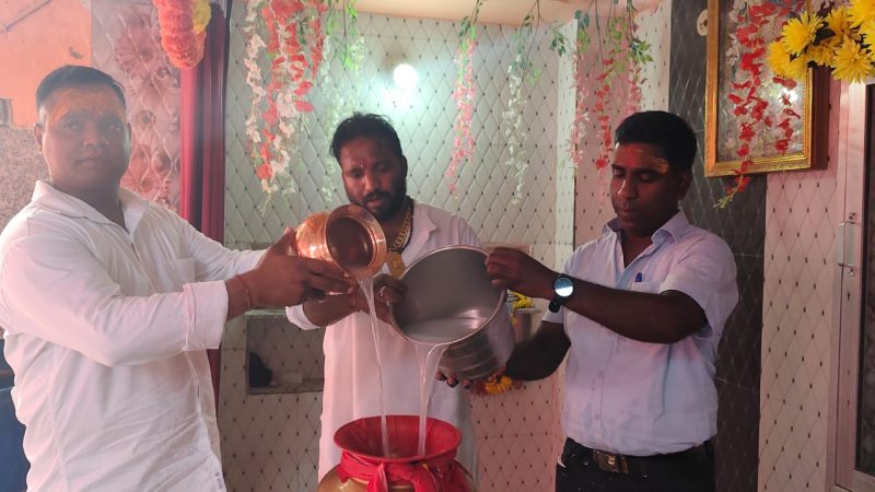 सावन मास में ट्राम्बे स्टेशन स्थित महादेव मंदिर पर हुआ सुंदर सहस्त्रधारा आयोजन