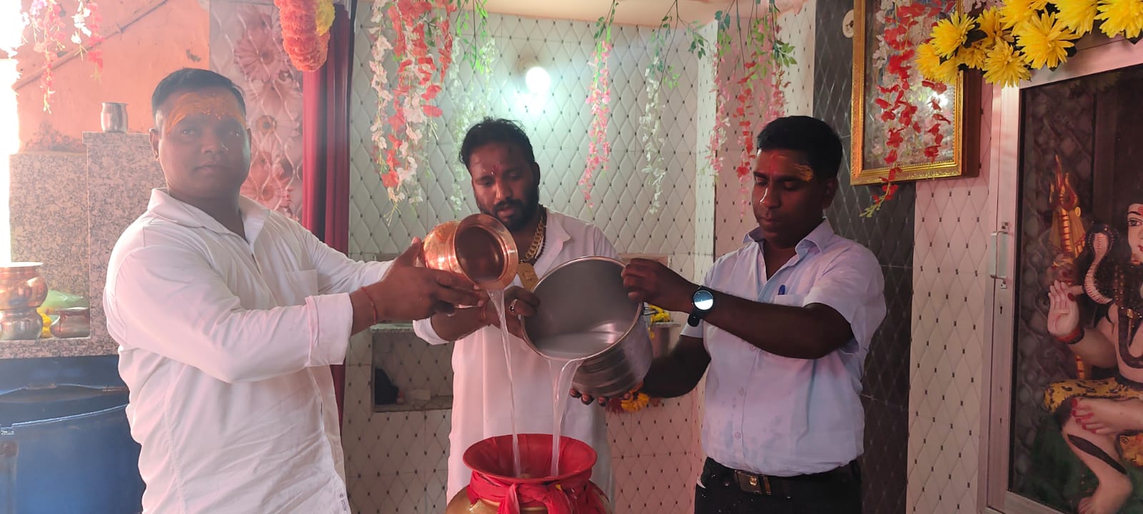 सावन मास में ट्राम्बे स्टेशन स्थित महादेव मंदिर पर हुआ सुंदर सहस्त्रधारा आयोजन