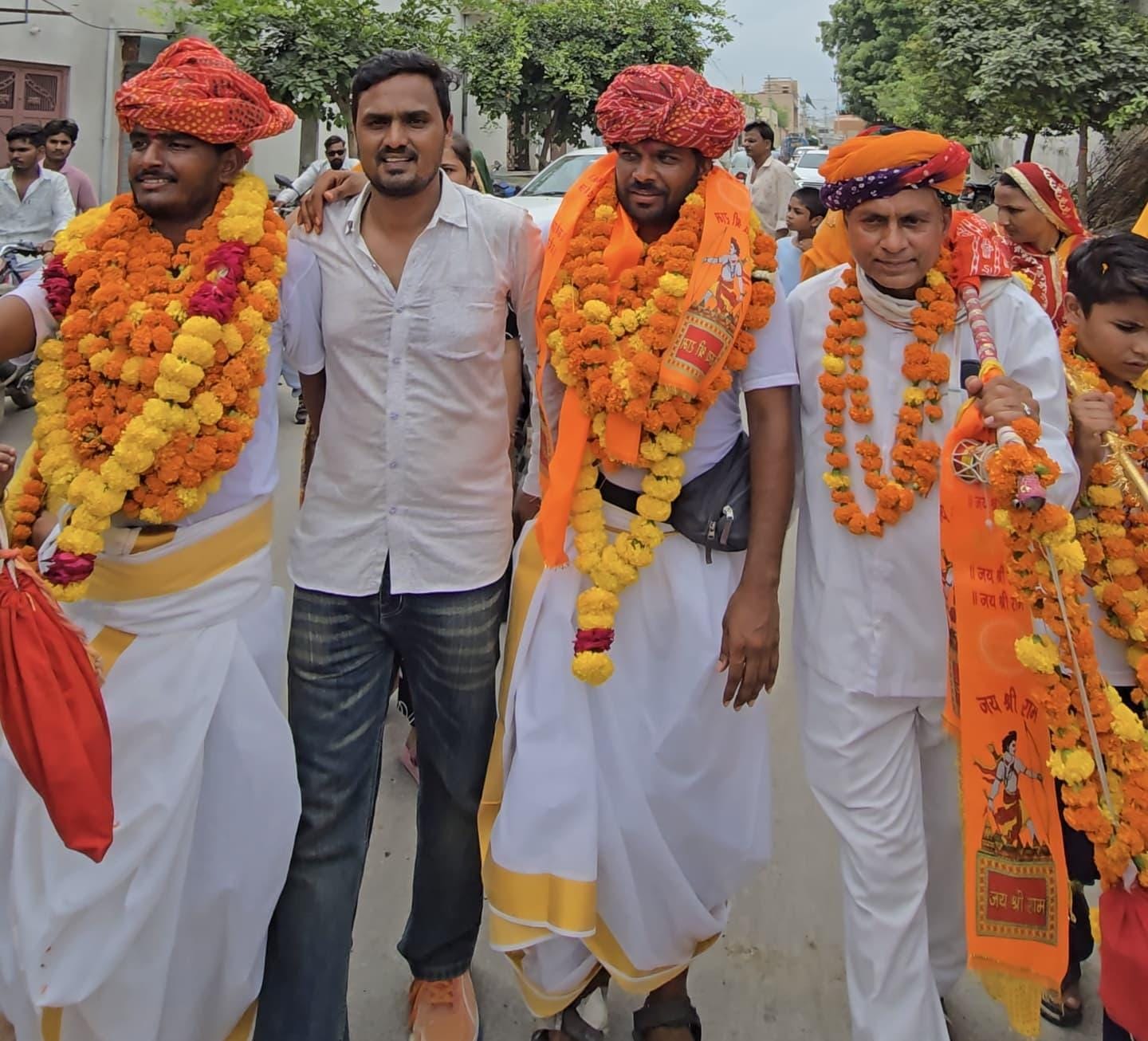 घृष्णेश्वर से बिजयनगर तक गूंजी भोले की भक्ति, कांवड़ यात्रियों का जगह-जगह पुष्पवर्षा से स्वागत