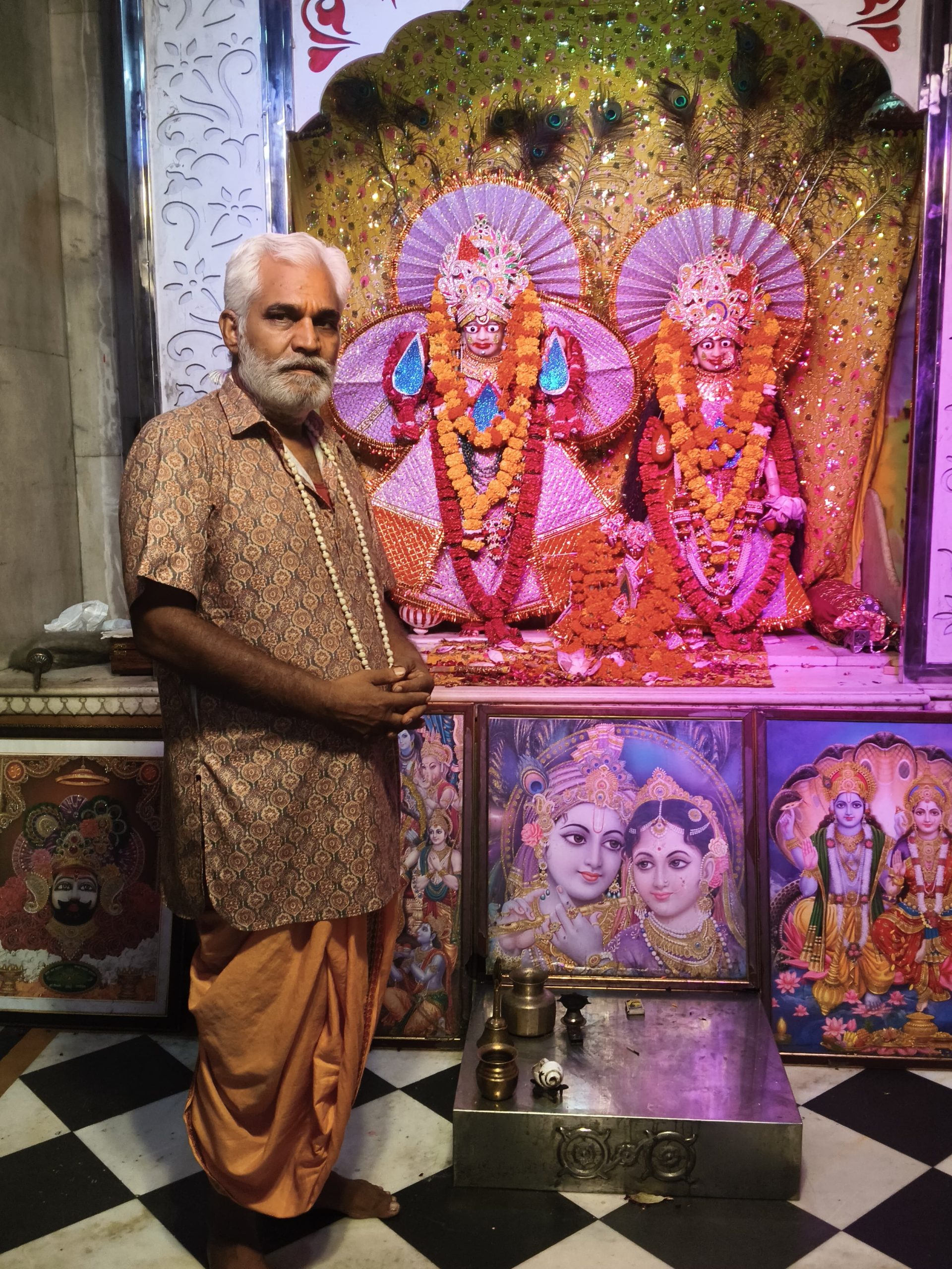 ठाकुरजी के जयकारों से गूंजा लक्ष्मी नारायण मंदिर, एकादशी पर उमड़ा आस्था का सैलाब