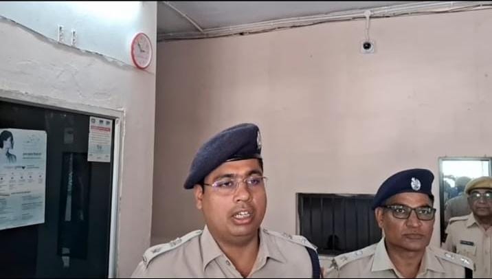 नसीराबाद पहुंचे अजमेर एसपी हर्षवर्धन अग्रवाल, पुलिस थानों और मतदान केंद्रों का लिया जायजानगर पालिका चुनाव को लेकर कानून-व्यवस्था पर विशेष जोर, यातायात व्यवस्था सुधारने के दिए निर्देश