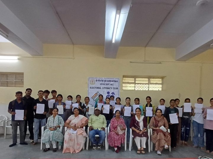 लोकतंत्र की उड़ान से गूंजा नसीराबाद, शत-प्रतिशत मतदान का लिया संकल्प