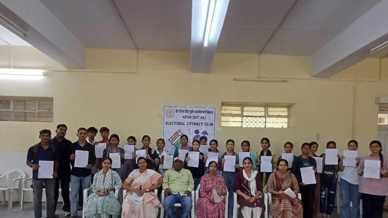 लोकतंत्र की उड़ान से गूंजा नसीराबाद, शत-प्रतिशत मतदान का लिया संकल्प
