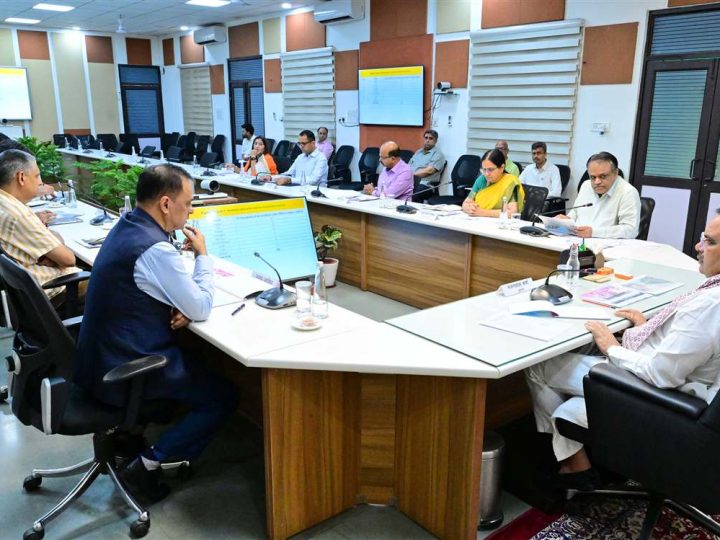 मुख्यमंत्री भजनलाल शर्मा ने ली उच्च स्तरीय बैठकग्रामीण राजस्थान में विकास को मिलेगी नई रफ्तारप्रत्येक पंचायत पर चरणबद्ध रूप से अटल ज्ञान केन्द्र का होगा निर्माणप्रत्येक ग्राम पंचायत में बनेंगे खेल मैदान,5 हजार से अधिक आबादी वाले गांवों में बनेंगे अटल प्रगति पथकिसानों को तारबंदी, कृषि यंत्रों से लेकर सोलर संयंत्र,पॉलीहाउस की मिलेगी सौगातवीबी-जी राम जी योजना में राजस्थान बनेगा मॉडल: मुख्यमंत्री 