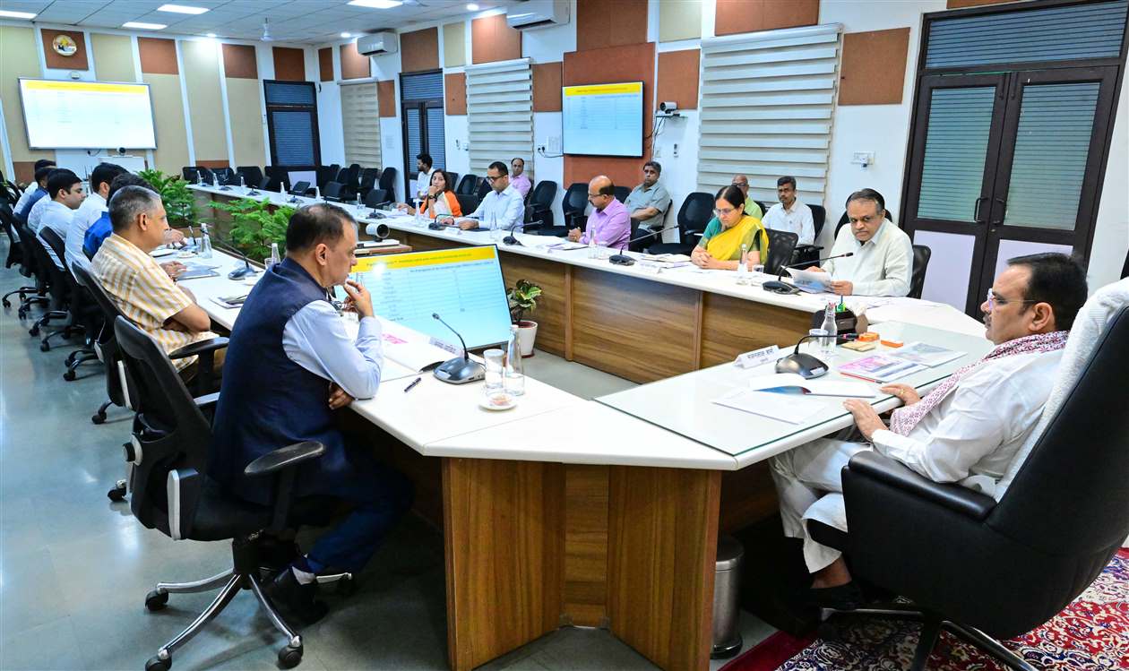 मुख्यमंत्री भजनलाल शर्मा ने ली उच्च स्तरीय बैठकग्रामीण राजस्थान में विकास को मिलेगी नई रफ्तारप्रत्येक पंचायत पर चरणबद्ध रूप से अटल ज्ञान केन्द्र का होगा निर्माणप्रत्येक ग्राम पंचायत में बनेंगे खेल मैदान,5 हजार से अधिक आबादी वाले गांवों में बनेंगे अटल प्रगति पथकिसानों को तारबंदी, कृषि यंत्रों से लेकर सोलर संयंत्र,पॉलीहाउस की मिलेगी सौगातवीबी-जी राम जी योजना में राजस्थान बनेगा मॉडल: मुख्यमंत्री 
