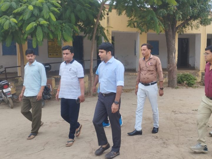 नसीराबाद नगरपालिका चुनाव को लेकर प्रशासन अलर्ट, एसडीएम कल्पित शिवरान ने मतदान केंद्रों का किया निरीक्षण