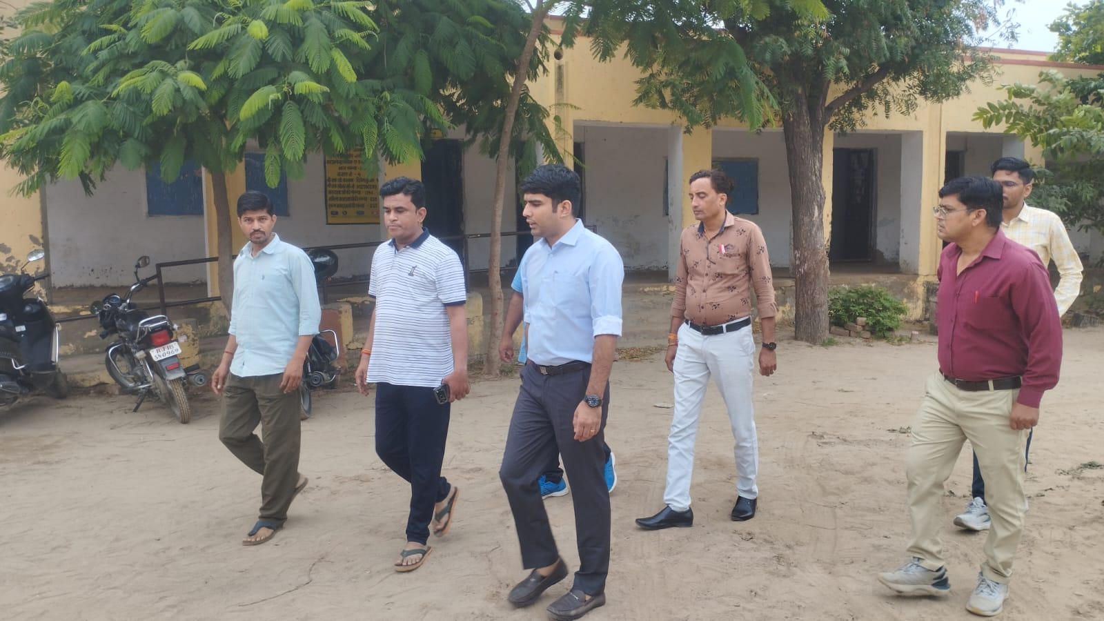 नसीराबाद नगरपालिका चुनाव को लेकर प्रशासन अलर्ट, एसडीएम कल्पित शिवरान ने मतदान केंद्रों का किया निरीक्षण