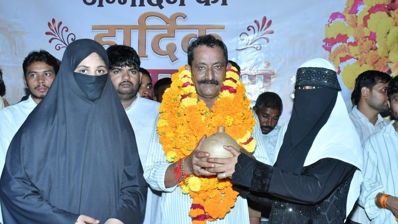 समाजसेवी कानसिंह इंदा के जन्मोत्सव के अवसर पर मुस्लिम बालिकाओं ने अपनी जमापूंजी का गुल्लक भेंट कर जताया स्नेह, इंदा बोले: इस ऋण को जीवनभर नहीं चुका सकता