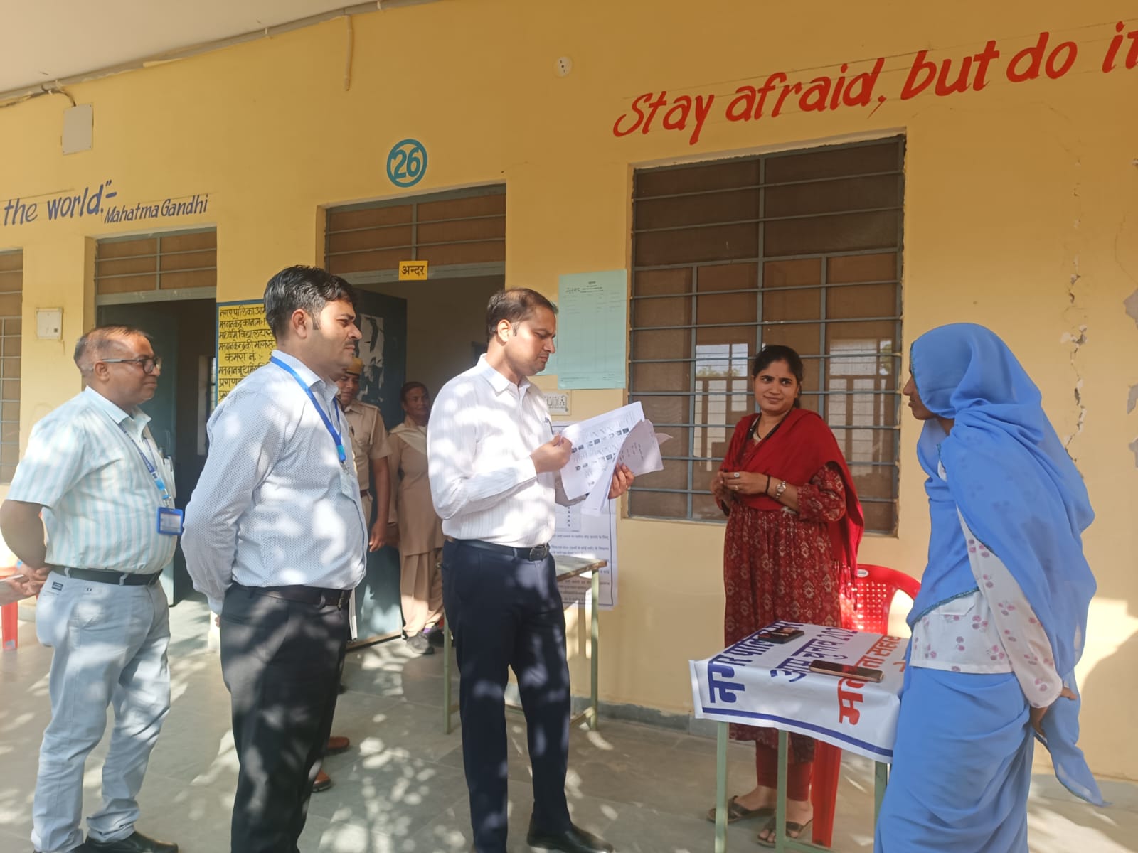 नगरीय निकाय आम चुनाव 2026जिला निर्वाचन अधिकारी एवं पुलिस अधीक्षक ने मतदान केन्द्रों का किया निरीक्षण